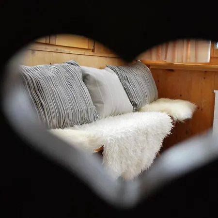 Piz D'err Bed & Breakfast Tinzen